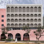 samostan od ružičastog betona