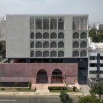 samostan od ružičastog betona